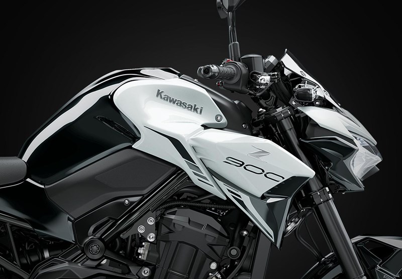 Kawasaki Z900 Naked Motorcycle Superb Power Handling