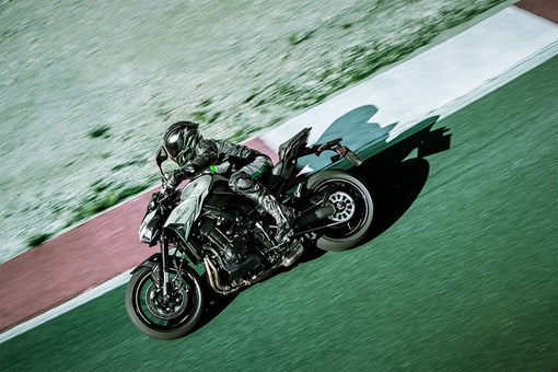 Kawasaki Z900 Naked Motorcycle Fierce Styling Power Kawasaki Z900 Naked Motorcycle Fierce Styling Power