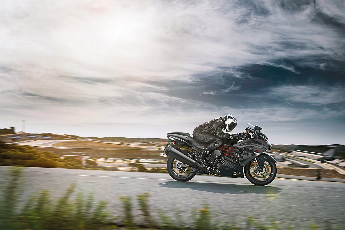 2023 Kawasaki Ninja® ZX™-14R ABS | Supersport Motorcycle | Raw Power