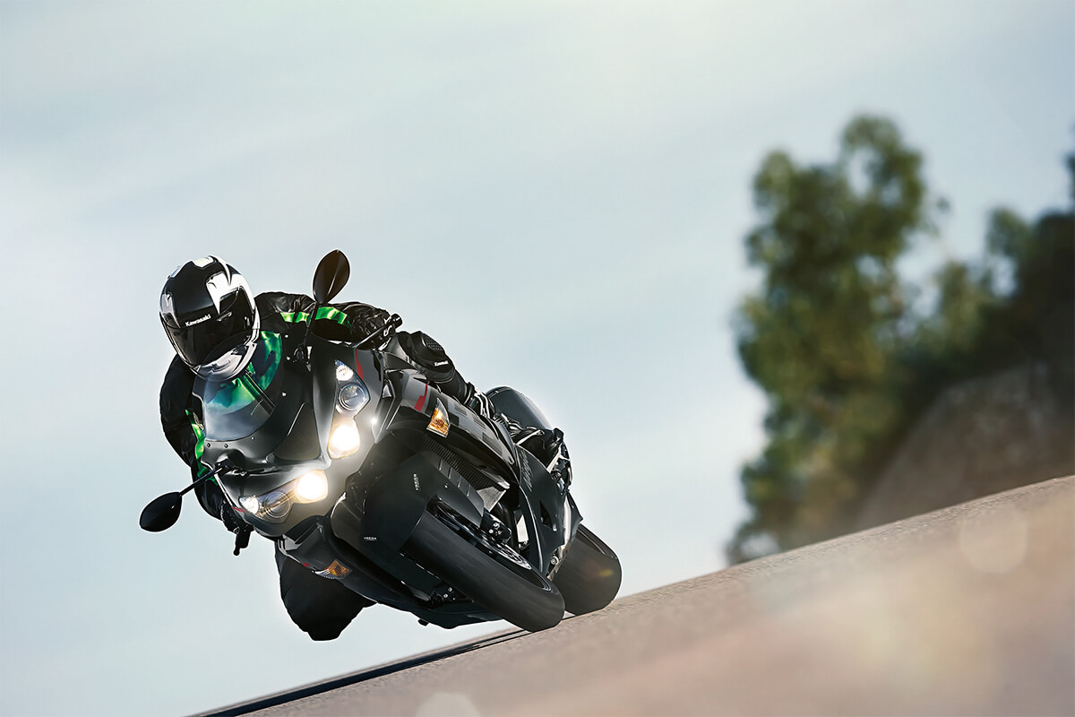 2023 Kawasaki Ninja® ZX™-14R ABS | Supersport Motorcycle | Raw Power