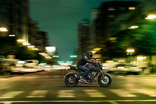 Découvrez le Kawasaki Z650 ABS 2023 dans votre concession à Chateau-Richer.  Votre Kawasaki Z650 ABS neuf au meilleur prix, n'attendez plus!