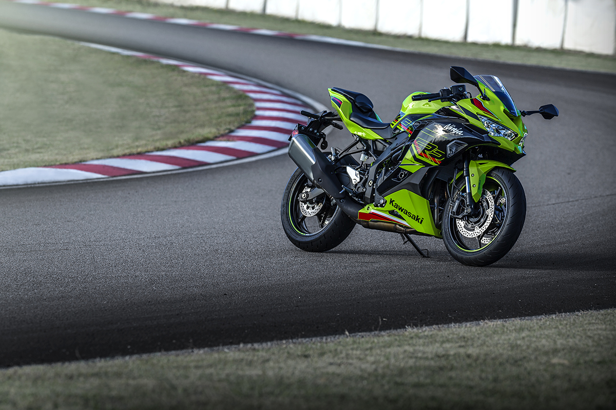 2023 Kawasaki Ninja® ZX™-4RR KRT Edition | Motorcycle | Race-Ready 