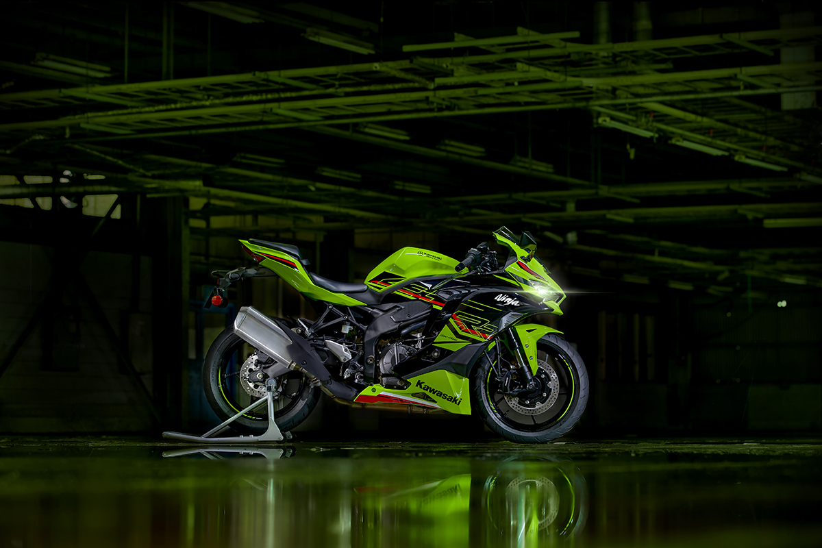 2023 Kawasaki Ninja® ZX™-4RR KRT Edition | Motorcycle | Race-Ready 