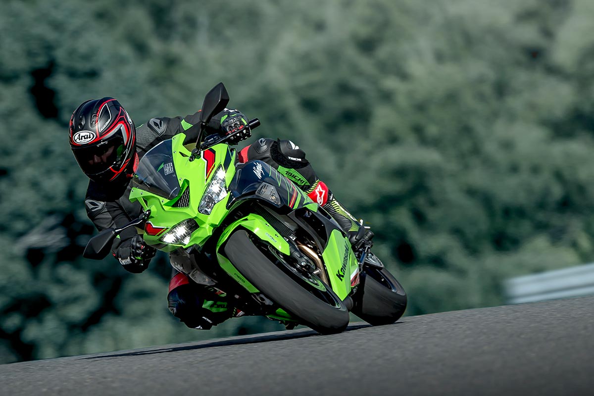 2023 Kawasaki Ninja® ZX™-4RR KRT Edition | Motorcycle | Race-Ready 