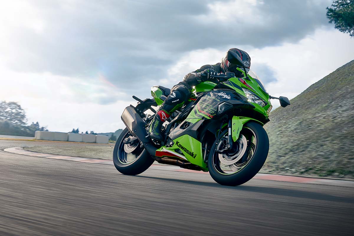 2023 Kawasaki Ninja® ZX™-4RR KRT Edition | Motorcycle | Race-Ready 