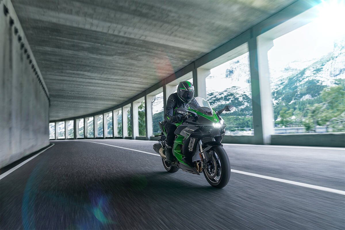 2023 Kawasaki Ninja H2® SX SE | Motorcycle | Power For the Distance