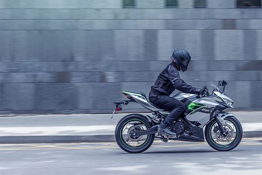 Kawasaki Ninja® e-1 ABS, EV Motorcycle