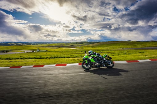 2025 NINJA® ZX™-6R KRT EDITION opens in a new window