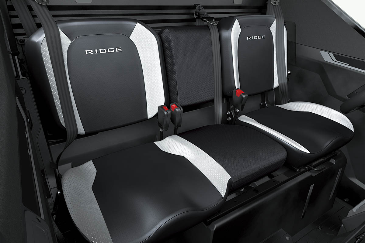 Three-quarter front angle of the bench seating in a side x side.