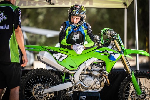2027 KX™250F opens in a new window