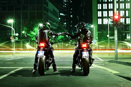 21 Kawasaki Z900 Naked Motorcycle Fierce Styling Power