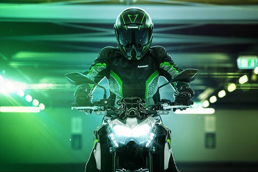 21 Kawasaki Z900 Naked Motorcycle Fierce Styling Power