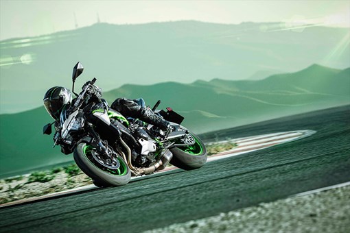 21 Kawasaki Z900 Naked Motorcycle Fierce Styling Power 21 Kawasaki Z900 Naked Motorcycle Fierce Styling Power