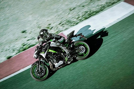 21 Kawasaki Z900 Naked Motorcycle Fierce Styling Power