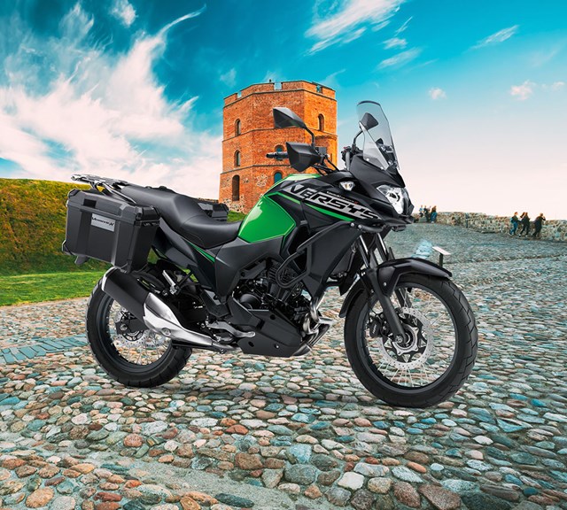 Image of 2022 VERSYS-X 250 TOURER (NON ABS) in action
