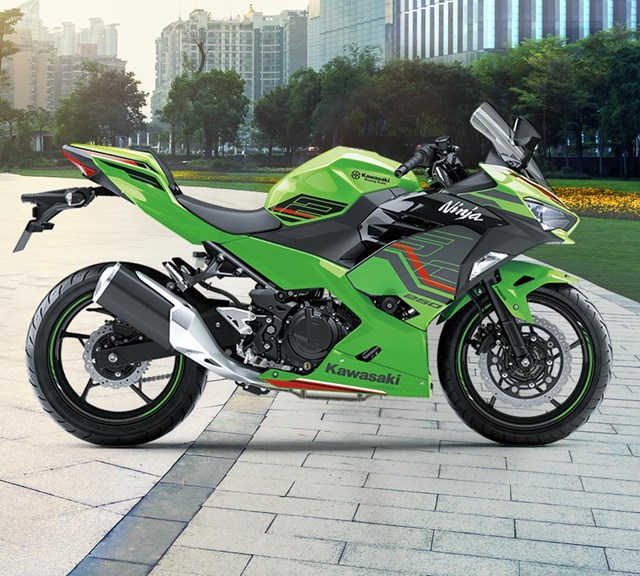 Image of 2024 NINJA 250 ABS SE in action