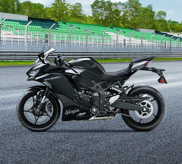 Image of 2025 NINJA ZX-25R in action