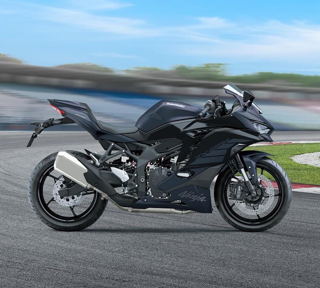 Image of 2025 NINJA ZX-25R SE  in action