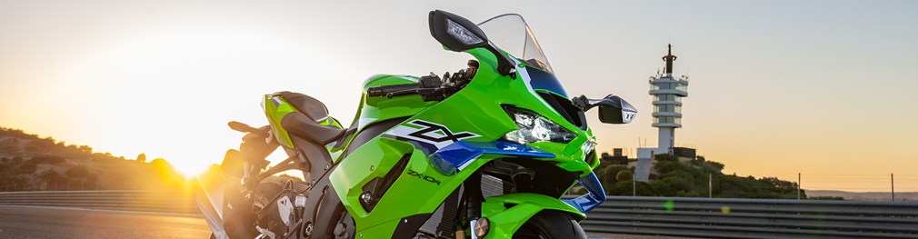 Ninja ZX-10R/Ninja ZX-10RR モデル特性・販売予定価格(カワサキプラザ専売モデル)