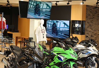 Mobile shop image 3