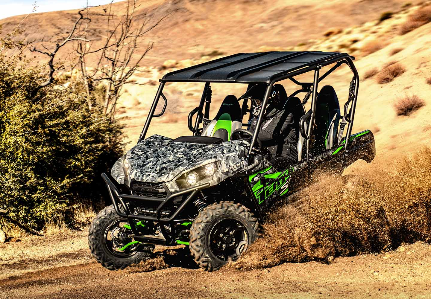 カワサキ TERYX4 | サイド・バイ・サイド | 4人で冒険の旅へ