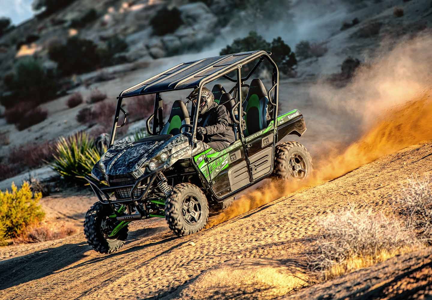 カワサキ TERYX4 | サイド・バイ・サイド | 4人で冒険の旅へ