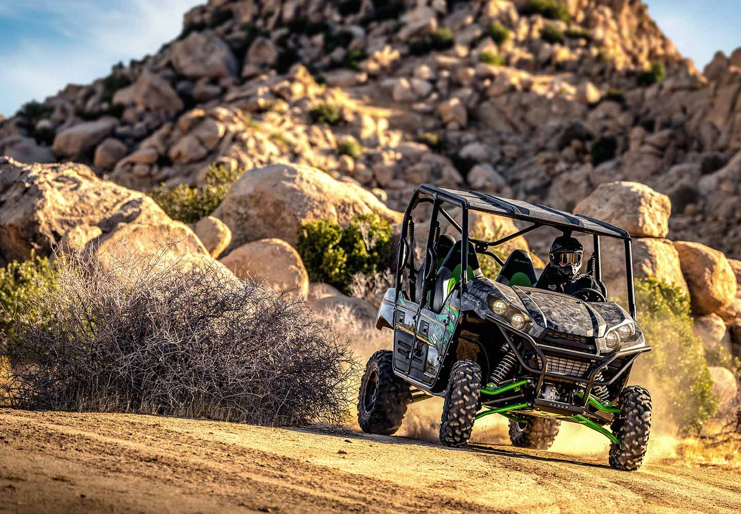 カワサキ TERYX4 | サイド・バイ・サイド | 4人で冒険の旅へ カワサキ TERYX4 | サイド・バイ・サイド | 4人で冒険の旅へ
