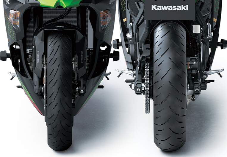 Kawasaki Ninja ZX-25R |スーパースポーツモデル|並列4気筒エンジンを
