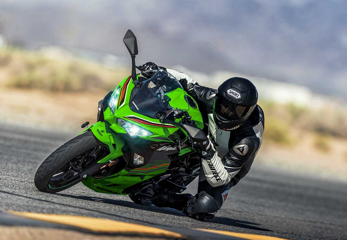 Kawasaki Ninja 400 | スポーツモーターサイクル| スムーズさと軽快さ