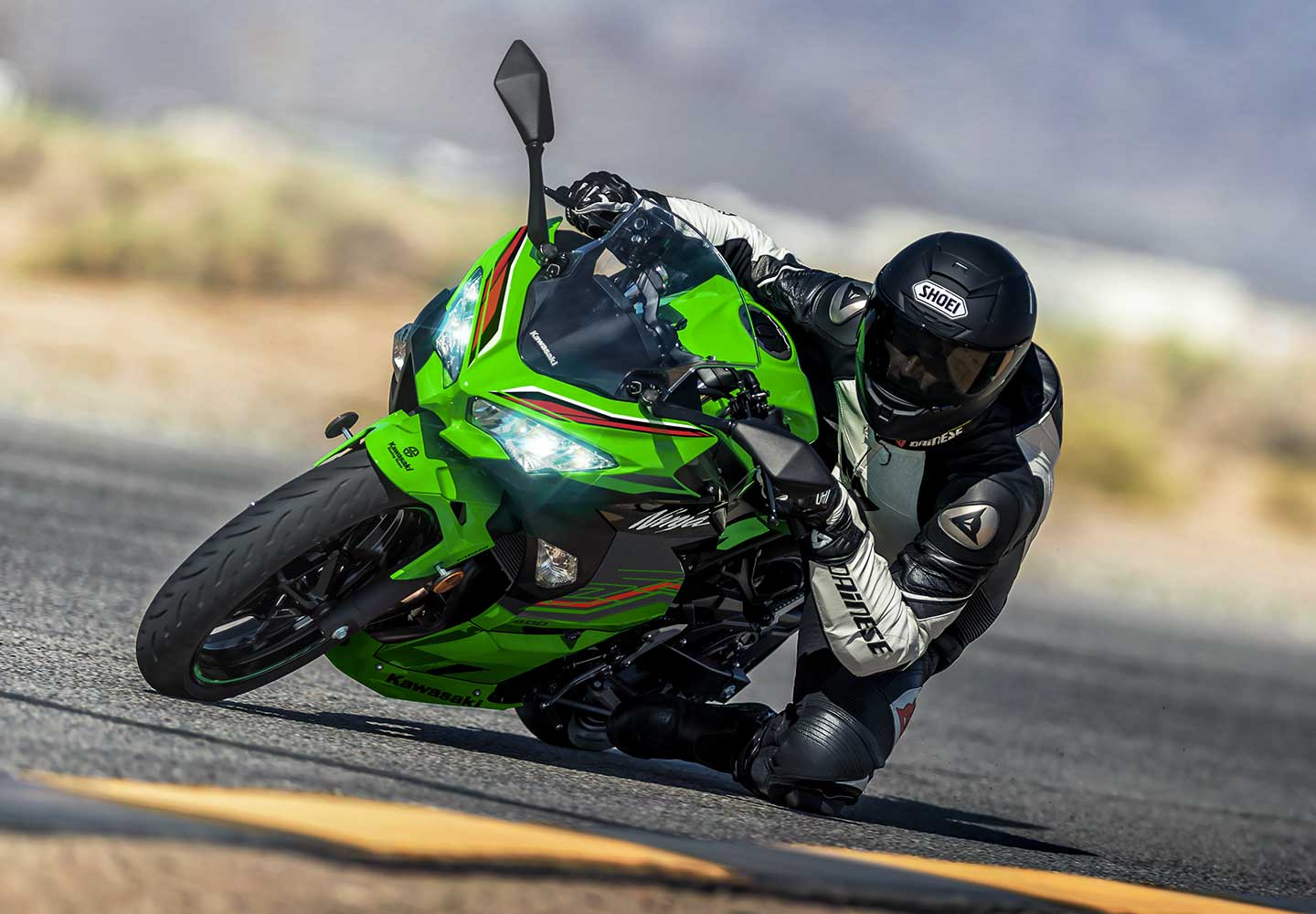 Kawasaki Ninja 250 | スポーツモーターサイクル| スムーズさと軽快さ