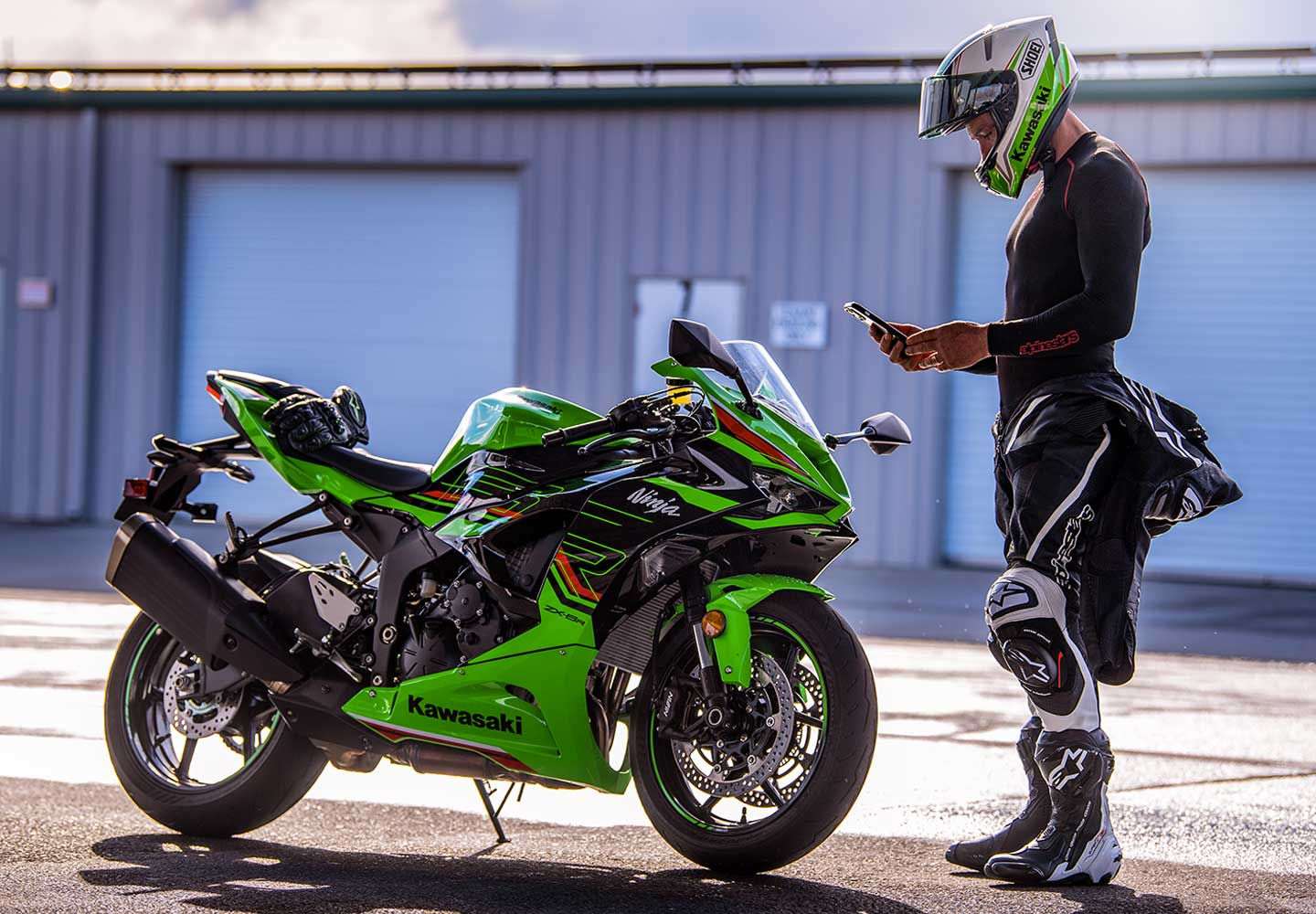 カワサキ ニンジャ ZX-6R 2019年〜 タンク ブラック 美品 2BL-ZX636G 