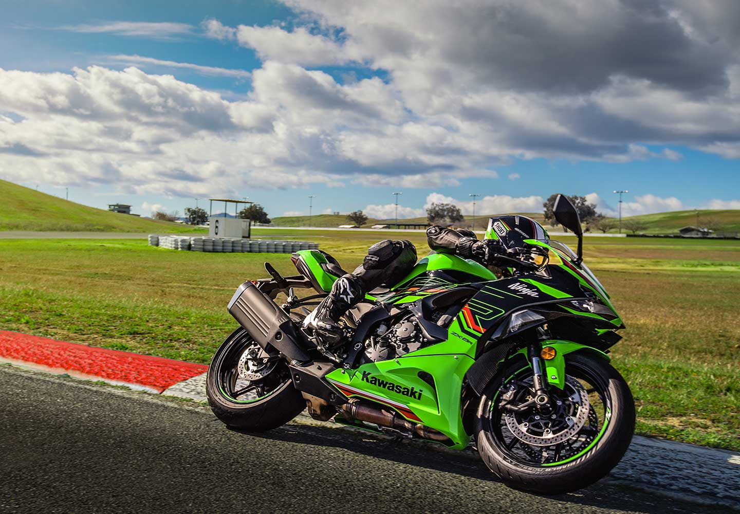 Kawasaki Ninja ZX-6R |ストリートでもサーキットでも真価を発揮する 