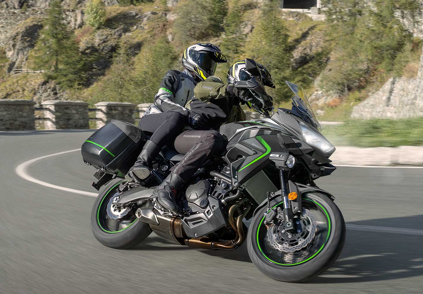 Kawasaki VERSYS 650 | ツーリングモーターサイクル | オールマイティなパフォーマンス