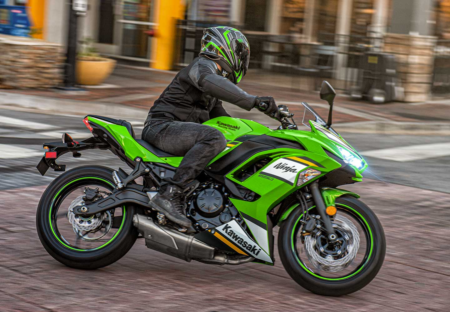 Kawasaki Ninja 650 | スポーツモデル |軽快かつスポーティ