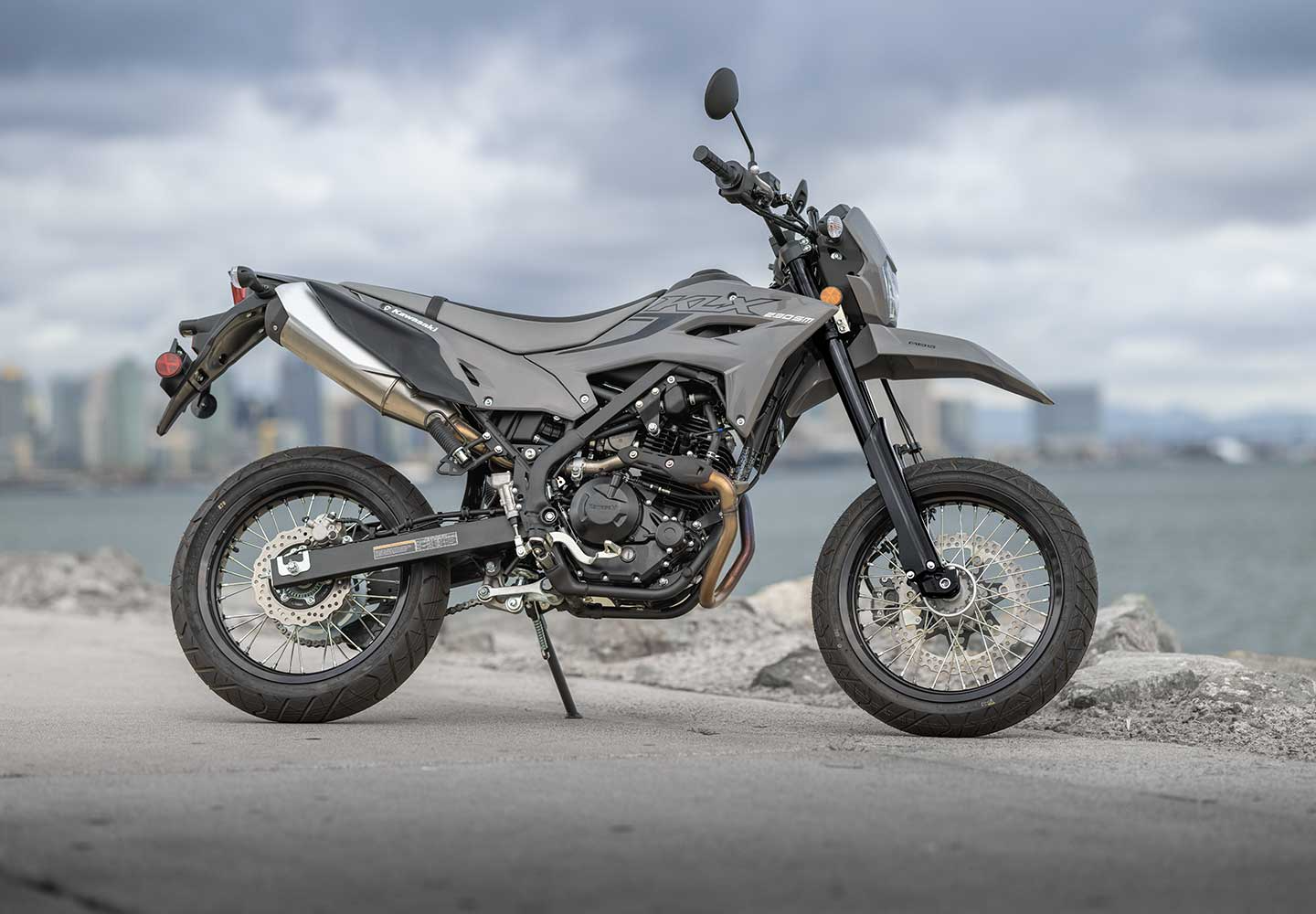 Kawasaki KLX230SM | ライトウェイトスーパーモト