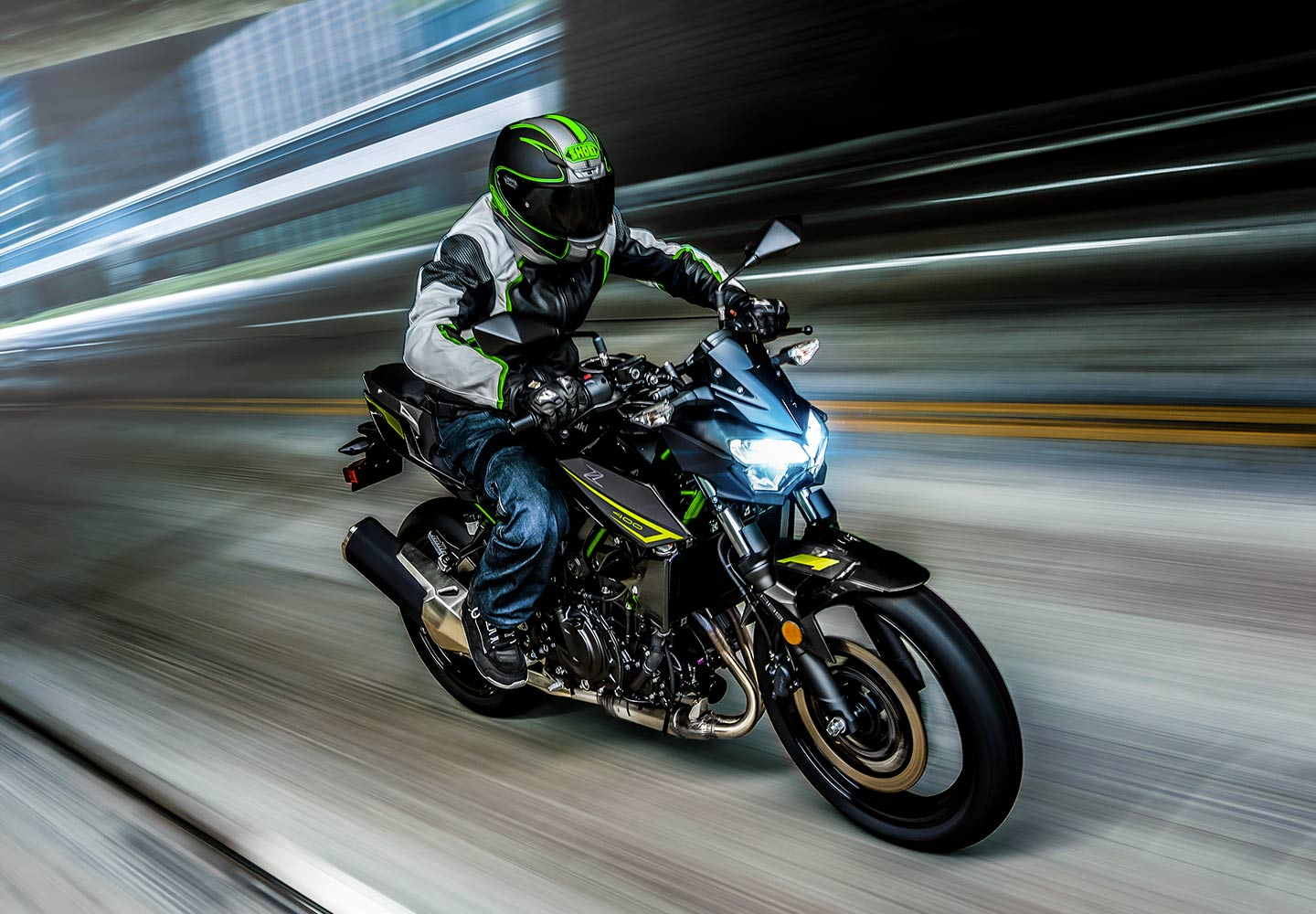 Kawasaki Z400| スーパーネイキッドモデル | アグレッシブな