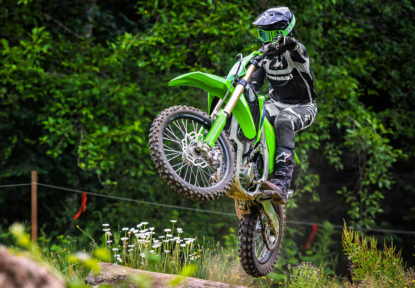 Kawasaki KX250X | 競技用車両|ハイパフォーマンスなクロスカントリー