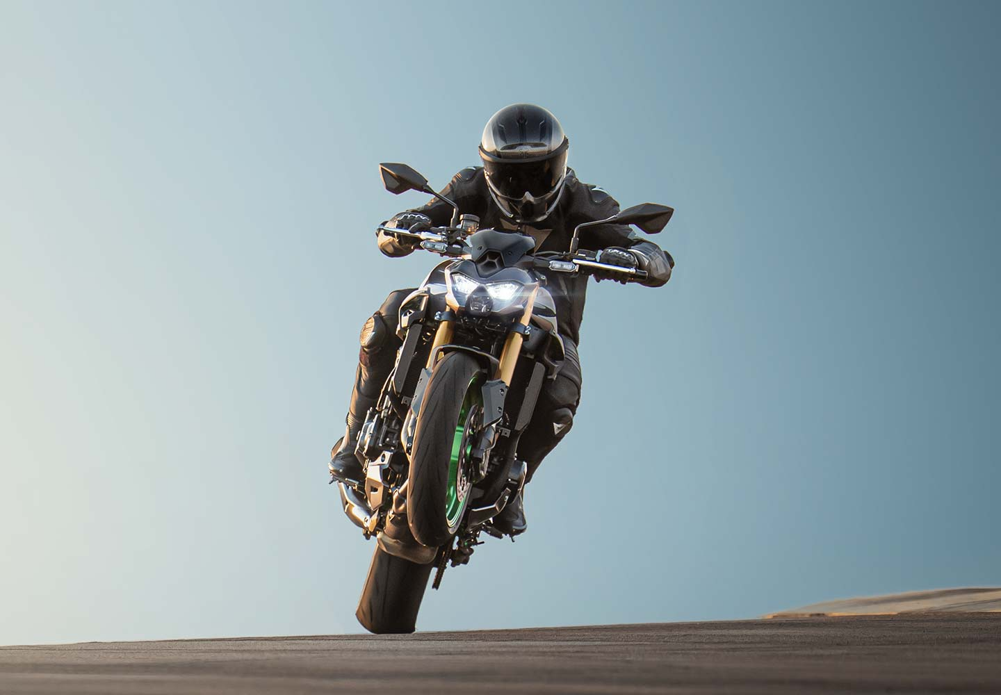 Kawasaki Z900 | スーパーネイキッドモデル | 卓越したパワーと