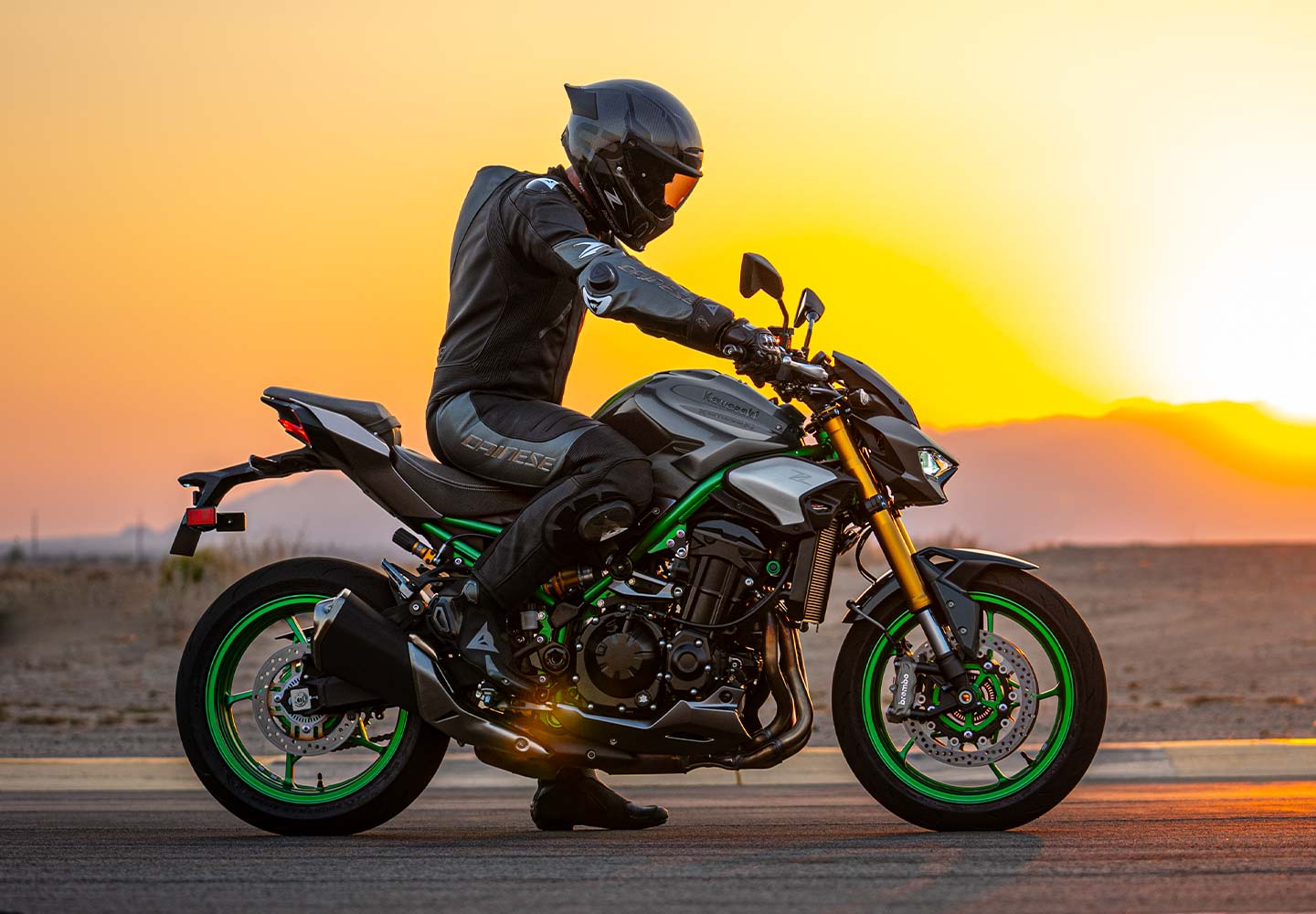 Kawasaki Z900 | スーパーネイキッドモデル | 卓越したパワーと
