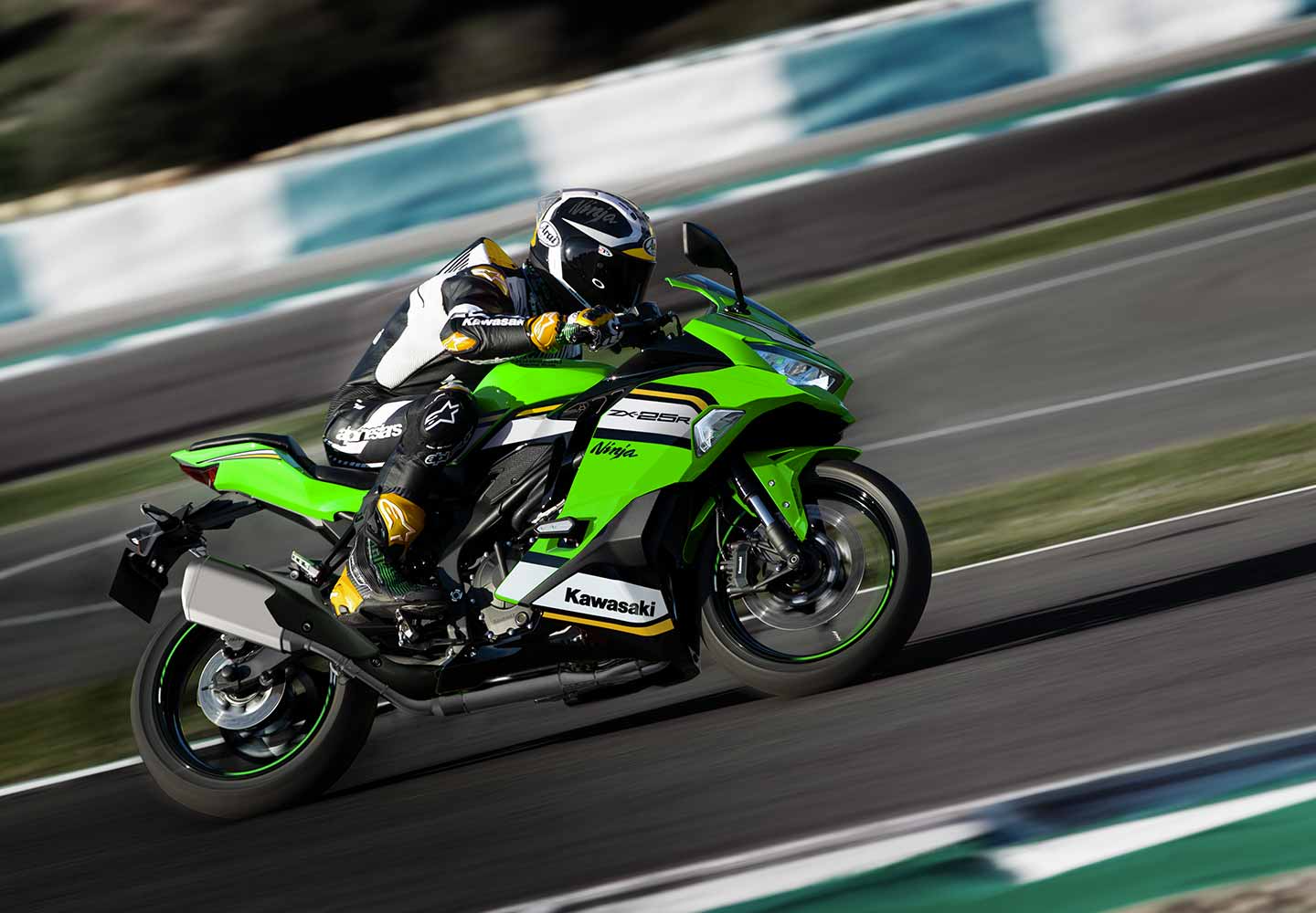 Rです Kawasaki Ninja ZX-25R - Wikipedia