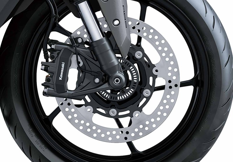 スーパースポーツスタイルの俊敏なハンドリング