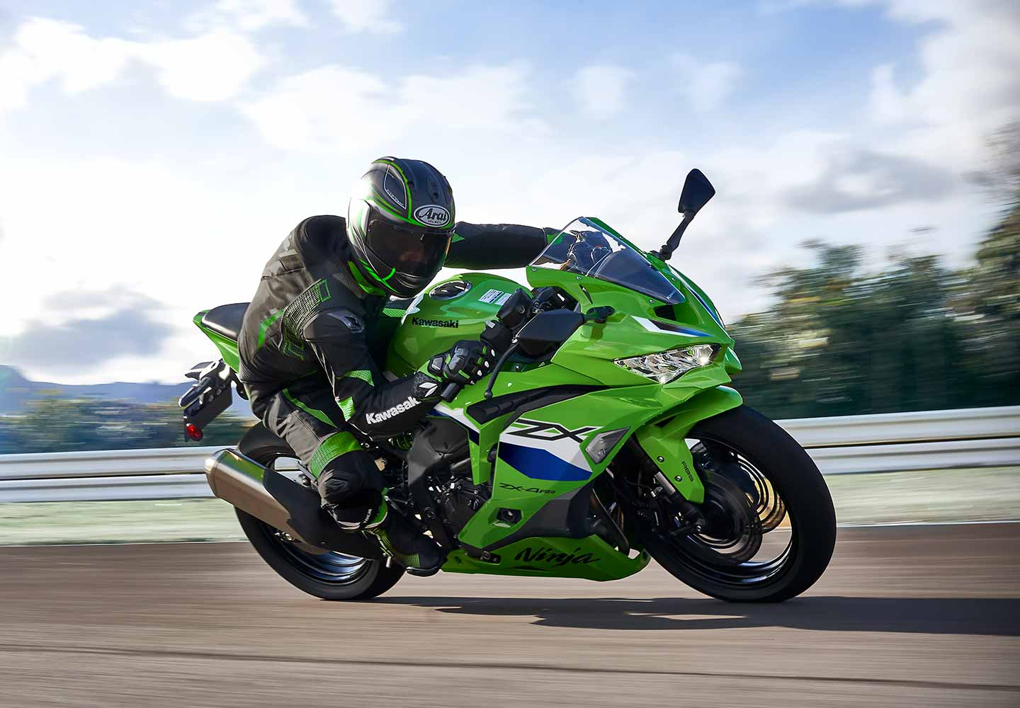 Kawasaki Ninja ZX-4R |スーパースポーツモデル|並列4気筒