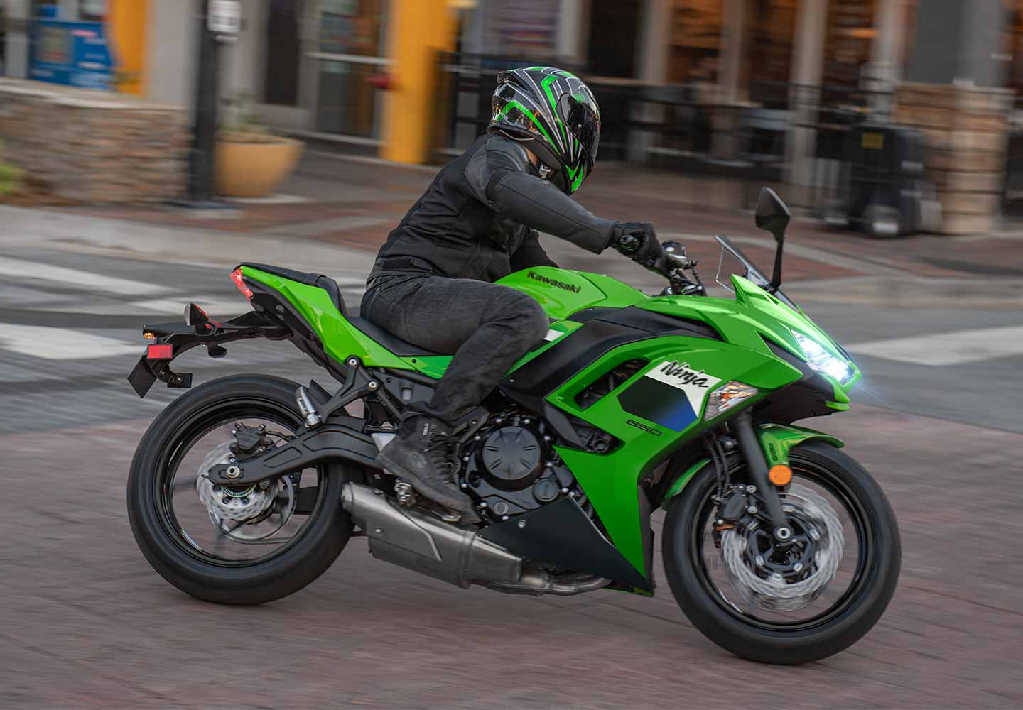 Kawasaki Ninja 650 | スポーツモデル |軽快かつスポーティ