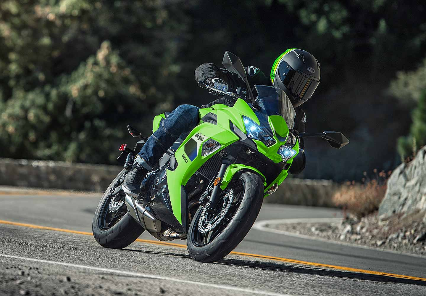 Kawasaki Ninja 650 | スポーツモデル |軽快かつスポーティ