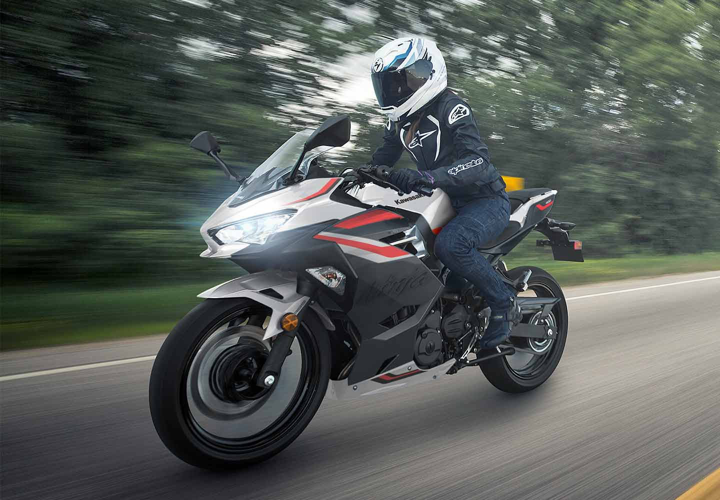 Kawasaki Ninja 400 | スポーツモーターサイクル| スムーズさと軽快さ