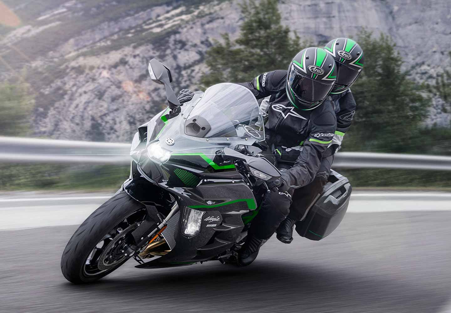 Kawasaki Ninja H2 SX |もっともパワフルなハイパースポーツ