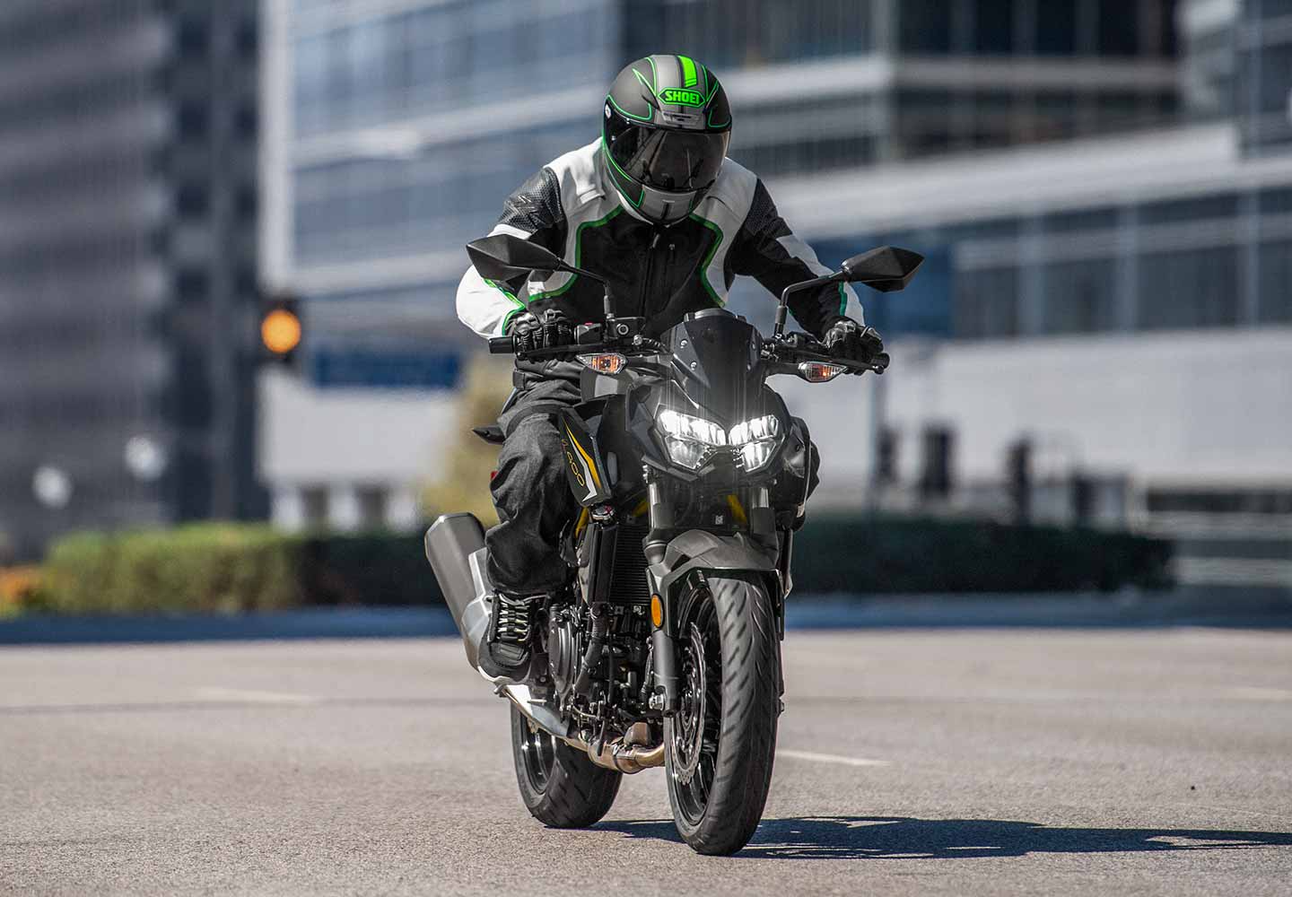 Kawasaki Z400| スーパーネイキッドモデル | アグレッシブな