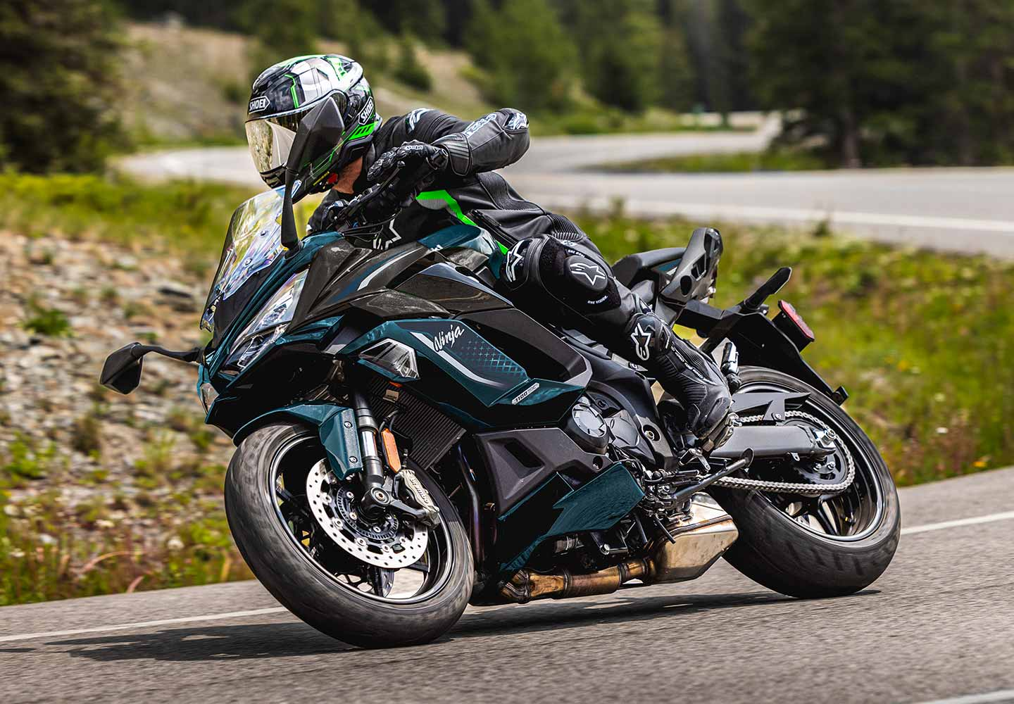 にの Kawasaki Ninja 1100SX | スポーツツアラーモデル | パワフルかつ有能