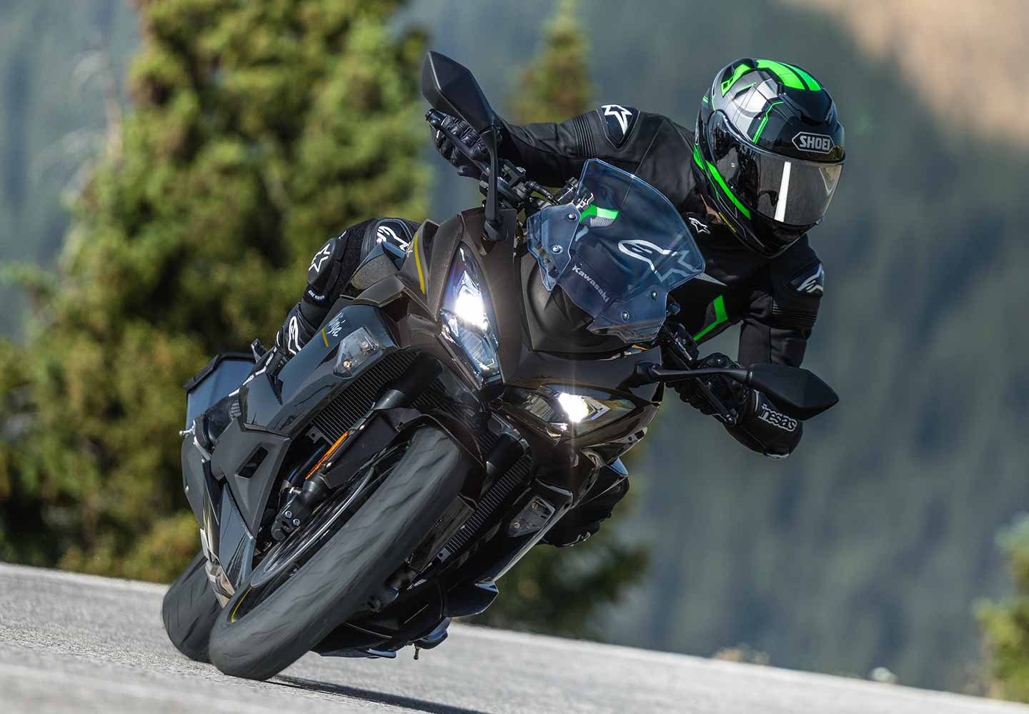 Kawasaki Ninja 1100SX | スポーツツアラーモデル | パワフルかつ有能