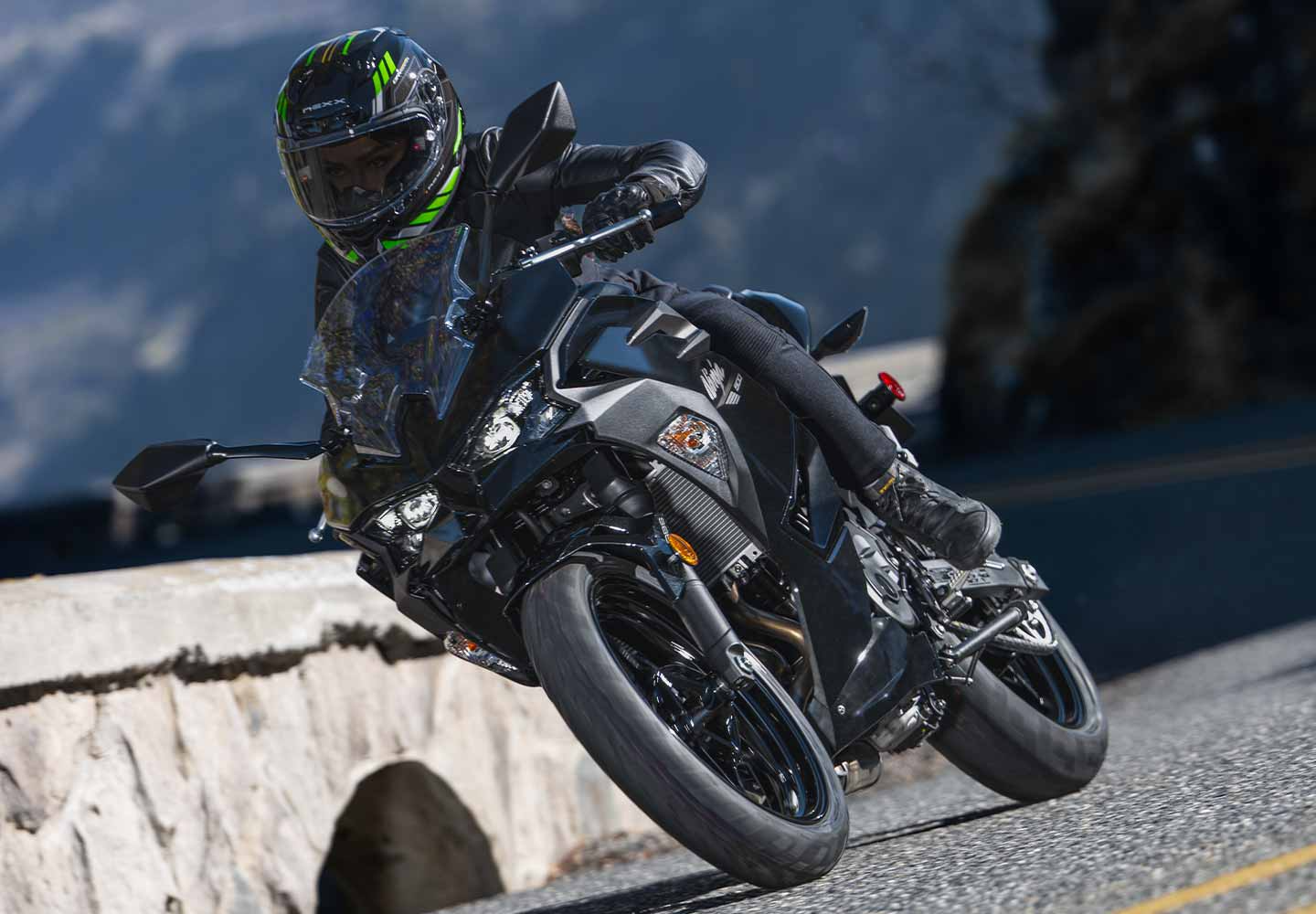 Kawasaki Ninja 500｜スポーツモーターサイクル｜スムーズさと軽快さ